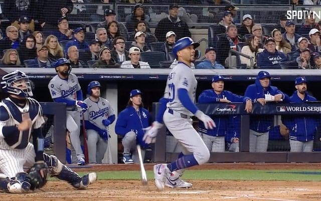 「意地のインサイドアウトだ」大谷翔平が繋ぎ、ベッツが返した！ 放送席も唸る執念の一打…大谷は“右手”で歓喜