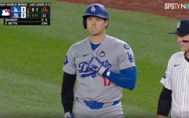 何が起きた？ 大谷翔平、走塁時に起きた“異変”「泣ける」 ユニフォームで左腕を固定…「痛々しい」「無理しないで」