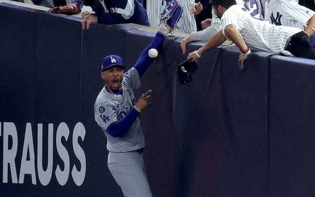 ベッツが「怪我したらどうする」　ヤ軍ファンの“暴挙”に怒りの声続々「野蛮すぎる」