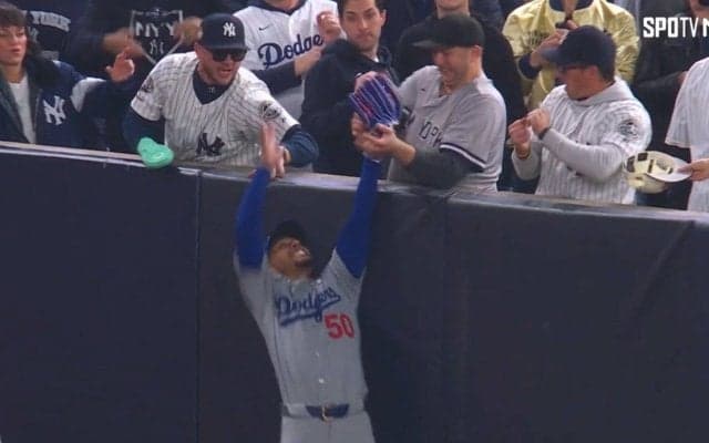 ふざけるな！ その瞬間、ベッツは…ヤ軍ファンの蛮行に“鬼の形相” カメラが捉えた驚きの一コマ