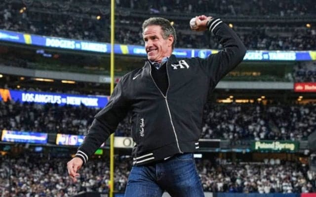 WSで珍事…2105安打のヤ軍OBが“失態”→リベンジもミス、本拠地呆れ「本当に酷い」