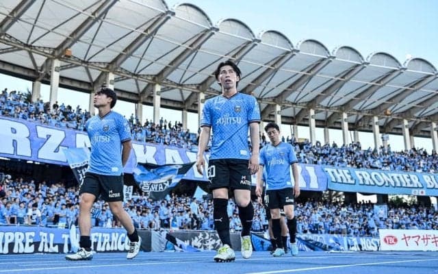 「なんて素敵なお写真！」「おもろい笑」J1川崎の選手による「ミスチル愛あふれる3・5ショット」が大反響！ リラックスしたオフショットを選手が公開
