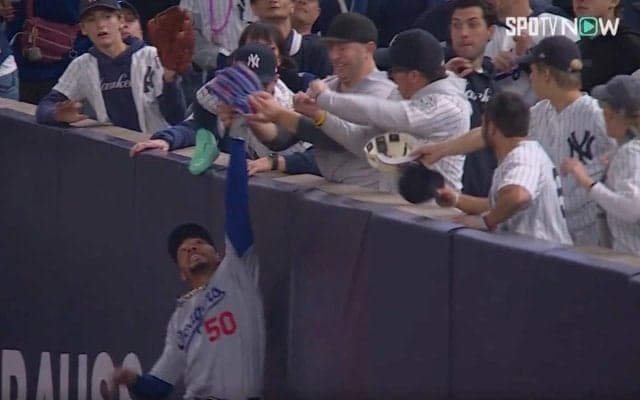 永久追放しろ！ 強制退場の“ベッツ妨害男”が「民度低すぎ…」 危険すぎる行為が大炎上中 「ただのヤバい奴」「マナー違反以前の問題」