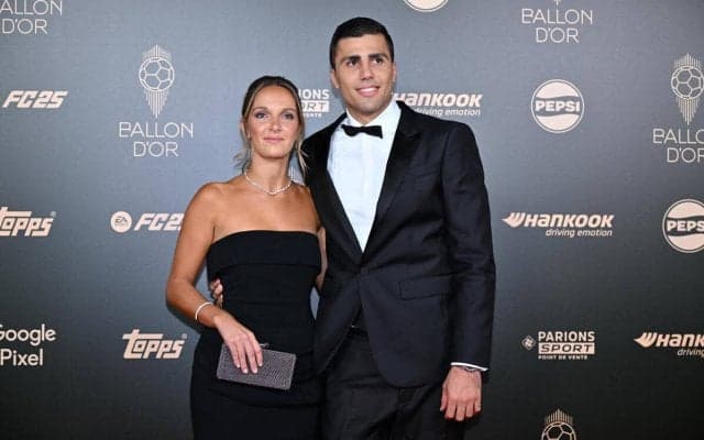 バロンドール初受賞ロドリの振る舞いが物議…受賞逃したヴィニシウス揶揄のチャントに批判