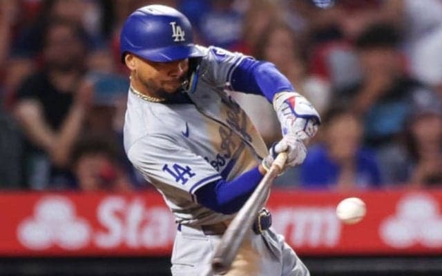 ドジャース5点差を大逆転！　ベッツ、意地の勝ち越し犠飛…世界一まであと6アウト