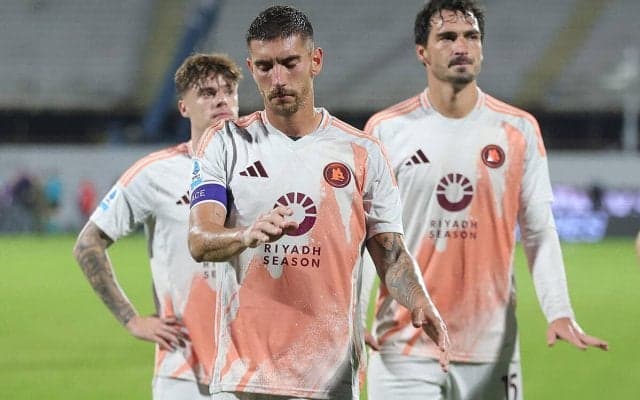 「荷物をまとめて出て行け！」レジェンドの電撃解任、チームの低迷…ローマのウルトラスがクラブに不満爆発