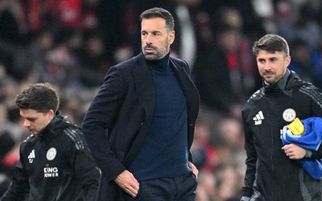 「レジェンド同士の繋がり」ユナイテッド暫定監督のファン・ニステルローイ氏が“ジュード“にサイン、現役時代の自分には「誰かわからない」