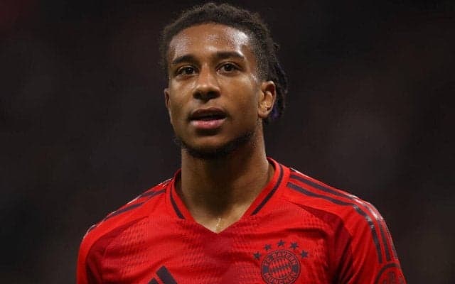 「ピッチ上で最もおしゃれな選手」バイエルンMFのスパイクコーデが話題に！ 7年前発売モデルをユニフォームに合わせて着用「いつも完璧にマッチ」