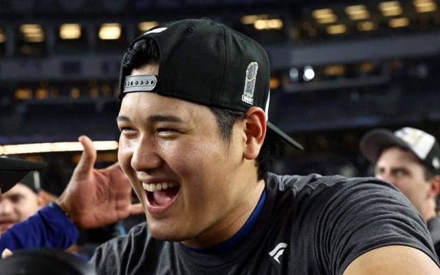 クセ強の大谷翔平に「大丈夫ですか」　全世界に配信された“お着替え”…ファン熱視線