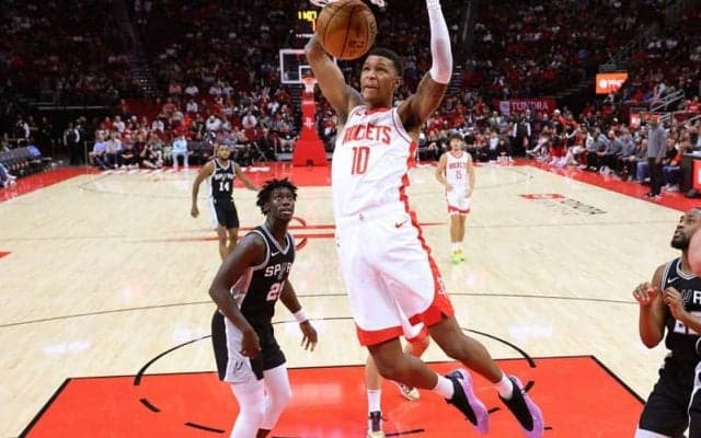 ロケッツが先発を務めるジャバリ・スミスJr.を含む若手4選手の来季契約を行使