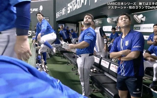 DeNA・牧の豪快弾で歓喜のはずが…元エンゼルスの大砲も“まさか” ベンチの光景にネット注目「見失ってる」