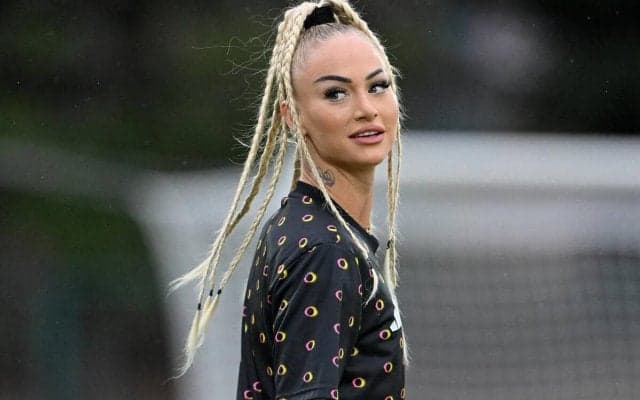 「美しい」「最高だ」インスタフォロワー1700万人、世界で最も美しいサッカー選手のハロウィン衣装投稿もなぜかC・ロナウドをタグ付けし話題に