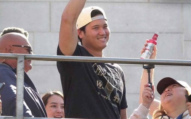 大谷翔平、英語でファンに感謝「特別な瞬間です」　移籍1年目で世界一「LAおめでとう」