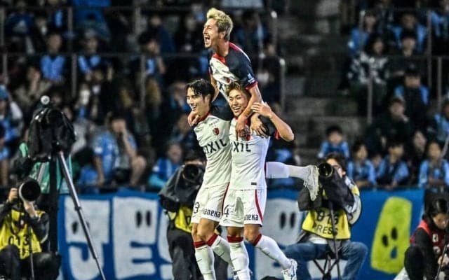 「ストライカーの血が騒いでる」J1鹿島の“ボラン知念慶”の豪快すぎる恩返し弾に反響！「脚を痛めてるのが信じられない」「鹿島の漢だよ、知念」と称賛の声