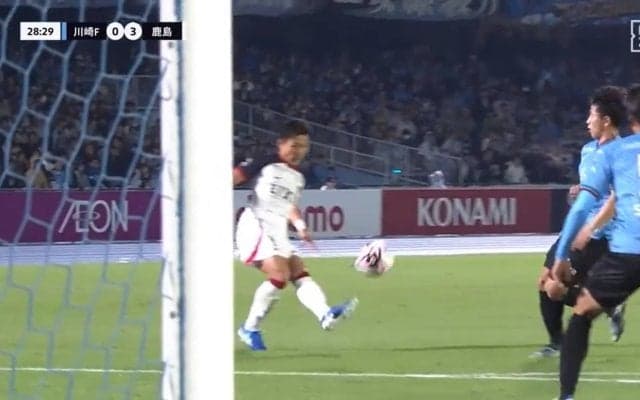 軌道がえぐい！三竿、GK呆然の美しすぎる“逆足”ループシュート炸裂「海外行ってうまくなった気がする」