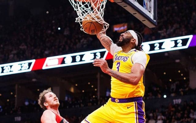 アンソニー・デイビスが開幕6試合で平均30P10R2Bを達成…シャック以来の球団記録に