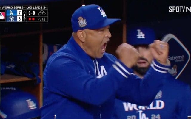 何が起きた？ ド軍・ロバーツ監督、“想定外のハプニング”「乱入？」 まさかの展開に…「どうしたw」「めっちゃウケる」