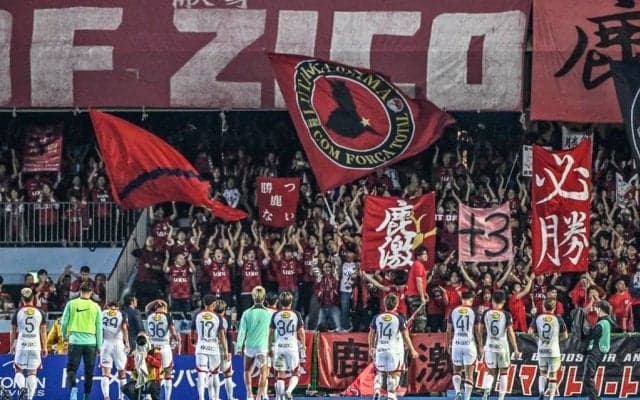 「赤お似合いです」ガチ鹿島サポ＆初観戦の声優コンビのスタグル堪能ツーショットに反響！ シーズンW達成に「最幸の誕生日プレゼント」「幸せのおすそ分け良かったね」の声