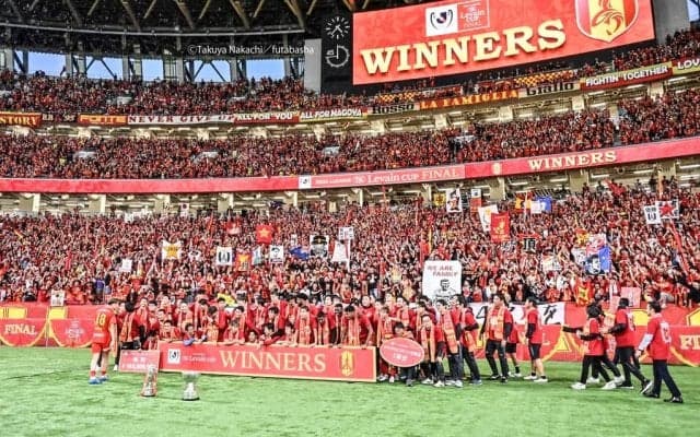 「髪長いとイケメンだな楢崎さん！」J1名古屋のルヴァン優勝の裏で、元日本代表GK「楢埼正剛氏のロングヘア」が話題に！ 吉田麻也の指摘でファンの視線も集中