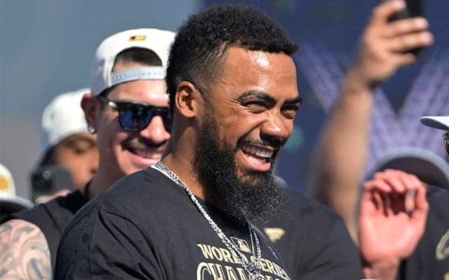 男泣きFA男に「残ってほしい」　大谷翔平の“相棒”に日本も注目…来年も「種浴びせて」