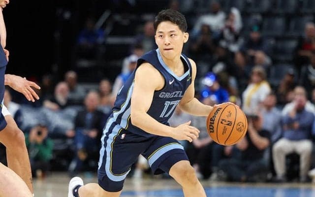 シクサーズ戦の終盤に出場した河村勇輝、NBA初得点は持ち越し…グリズリーズは主導権握り白星