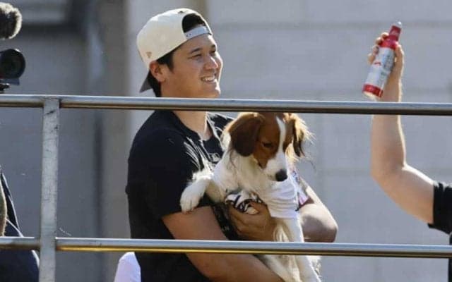 ド軍右腕の彼女がデコピンに感動「本当にお利口さん」　“急接近”で知った本質