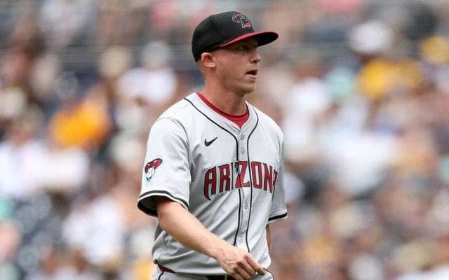 “契約拒否”された元助っ人　逃した6億円…復活の兆しも防御率7点台、苦難の2年目