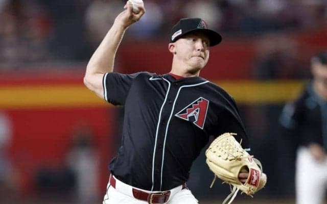 「最後の花道はヤクルトでしょ！」元守護神右腕のFAに“日本復帰”を熱望！Dバックスから契約拒否も「まだやれる！」