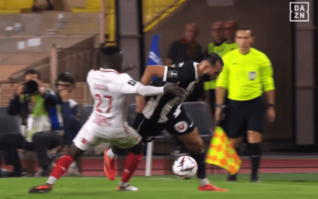 「ジダンだ！」超絶技巧に南野拓実もビックリ？「まさにアーティスト」「こんな素晴らしい選手がいたとは…」圧巻ドリブルの瞬間