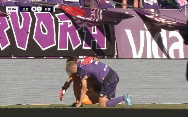 「大丈夫か」「またかよ」広島DFが2試合連続で頭部負傷もプレー続行でファンは心配の声「体張ってくれて...」「危険すぎる」