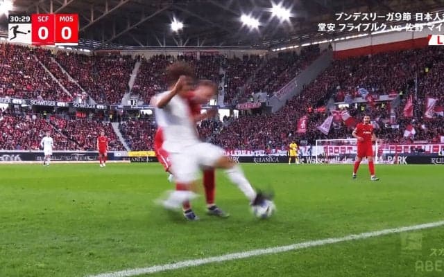 画面外からいきなり登場！ 佐野海舟、“脅威の加速”でルーズボール回収！「はやっ」「寄せがエグい」「一つ前に出れる」解説者やファンが驚愕した瞬間