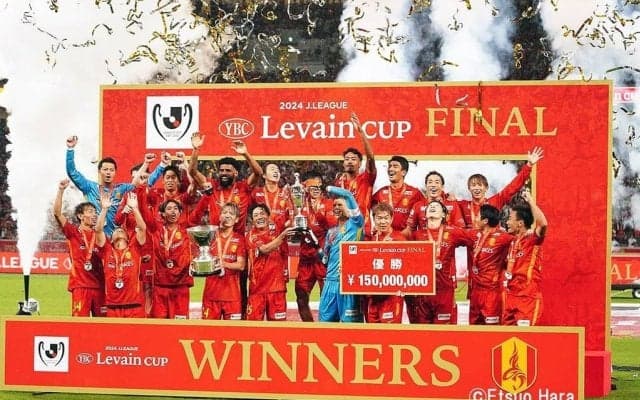 知られざる｢ルヴァンカップ｣の真実(1)名古屋と新潟の決勝で｢思い出した｣名将の言葉、そのものにも｢価値がある｣銀含有率92.5％優勝杯の製造元