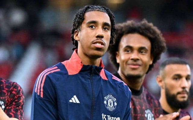 ユナイテッド未デビューの18歳CBヨロがついに練習復帰！ チームメイトも歓迎