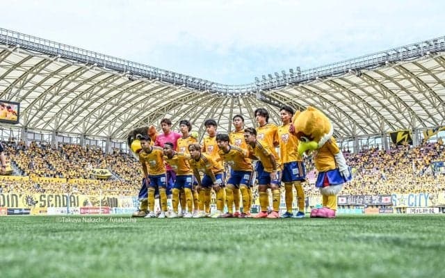 「来季のユニこれでいいじゃん！」J2仙台のレジェンドMF梁勇基の引退試合「特別ユニフォーム」が大絶賛！「シーズンユニフォームよりスポンサー様が多いんだが 笑」の声