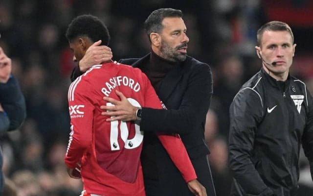 マンU暫定指揮官のファン・ニステルローイ氏、アモリム新監督到着を前に自身の去就わからず「まだ連絡が来ていない」