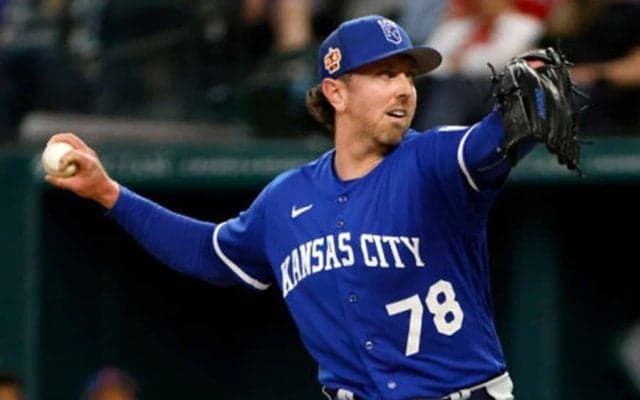 元助っ人右腕が復帰熱望？　過去に2度来日…“投稿”にファン騒然「まだやれる」