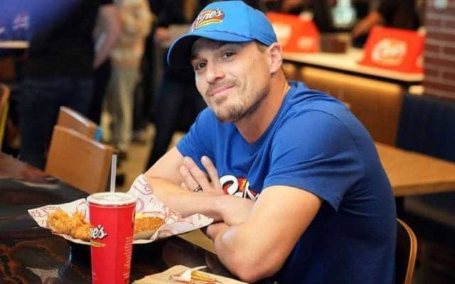 ド軍世界一メンバーがにっこりFA自虐　“珍面接”が誘う大爆笑…ファミレスで「時給次第かな」