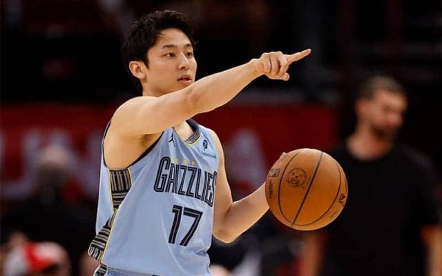 ついに決めた初得点にチームメートは大喜び…河村勇輝は「組織にかかわるすべての人に感謝を」