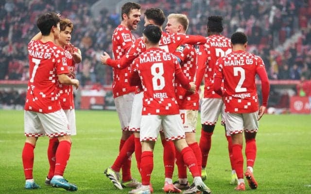 佐野海舟フル出場のマインツがドルトムントを撃破し今季ホーム初勝利を飾る！【ブンデスリーガ】