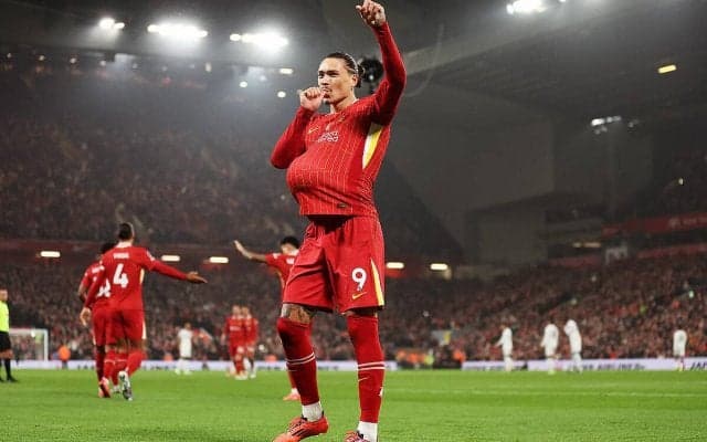 サラーが2ゴールに絡んだ首位リバプールがアストン・ビラに快勝！　遠藤航もクローザー役を完遂【プレミアリーグ】