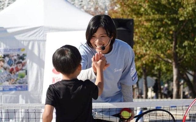 未経験者でも気軽にテニスを！尾﨑里紗プロがアンバサダーの「こうべストリートテニス2024」が大盛況で幕