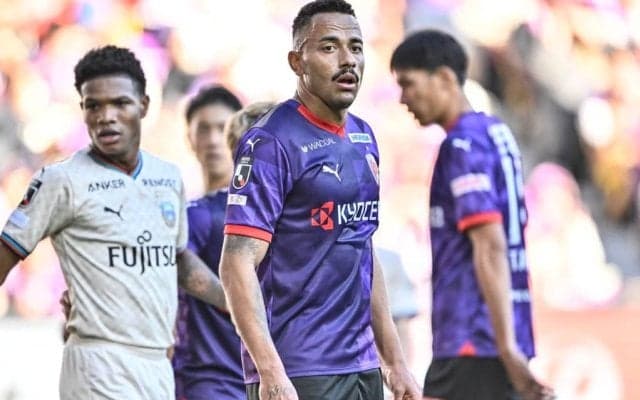 「アニオタ・エリアス？」J1京都の救世主FWの等身大パネルに並んでのノリノリ写真に反響！「もうこれ甘神さんちの4姉妹やろw」「可愛いよラファエル」などの声