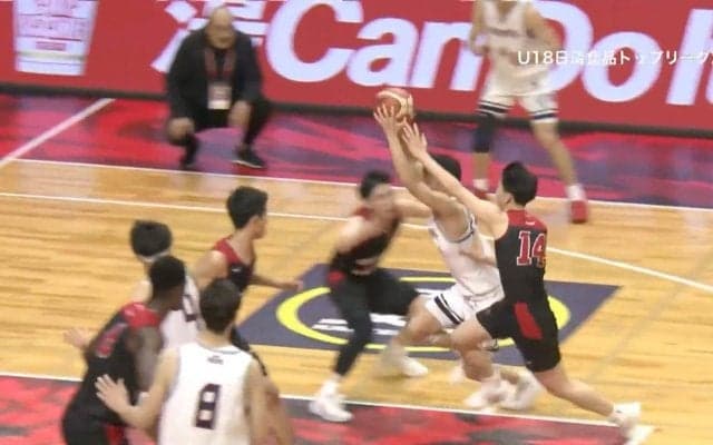 アリーナ騒然の3人を引き裂くドライブショット&ワン！残り47秒で勝利を手繰り寄せた“魂のオフェンス”「めちゃくちゃいい試合」