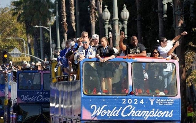 仮病でド軍優勝パレード参加→会社にバレて解雇に　米報道、悲しき人物の報告が話題