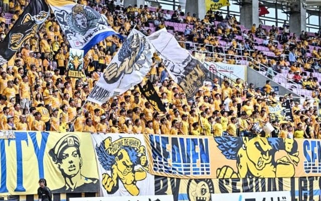 「素敵なコレオ」「美しすぎるわ！」J2仙台が要塞・ユアスタで披露した「巨大コレオ」が圧巻すぎる！1万8千人が後押ししたビジュアルに「世界無形文化遺産認定」の声