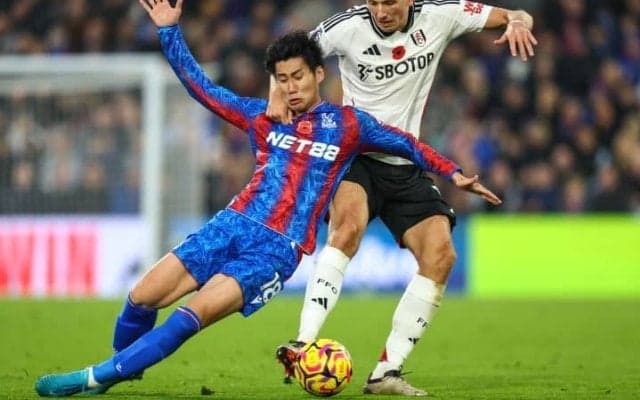 「カマダの無謀なタックルで…」鎌田大地、痛恨の一発退場　低迷の要因と現地は厳しい評価「パレスの抱える問題の象徴」