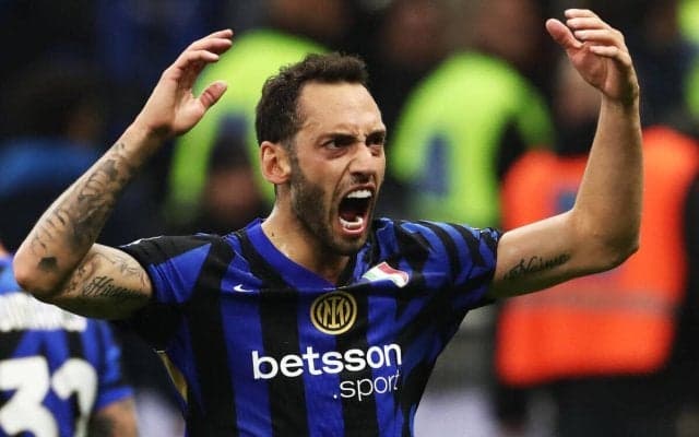 チャルハノール豪快ミドル弾もPK失敗のインテル、ナポリとの首位攻防戦はドロー【セリエA】