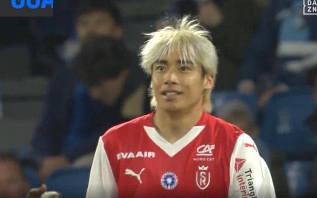 何が起きた…？ 伊東純也に“想定外のハプニング”「どうした？」 ゴール後に苦笑…「なんやねんw」「ランス兄弟、絶好調」