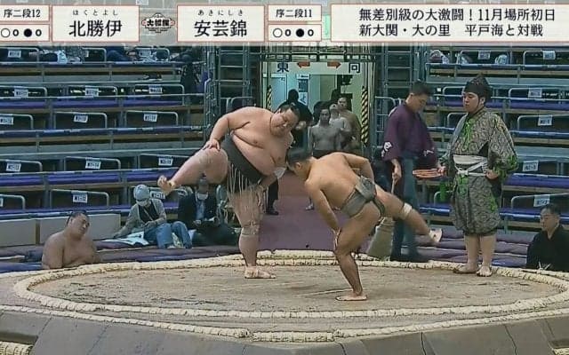 体重84キロ軽量力士が69キロ重たい巨体を強引にねじ伏せ館内どよめき……衝撃の撃破シーンに「すげえぇぇぇ」「まじかよ」騒然