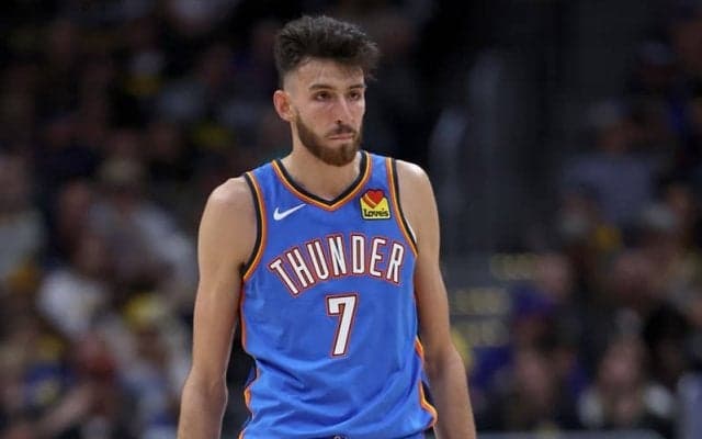 サンダーで主軸を務めるチェット・ホルムグレンが右骨盤骨折により約3カ月の戦線離脱